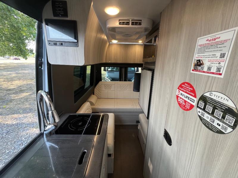 2023 Mercedes Benz Sprinter 2500 photo 2