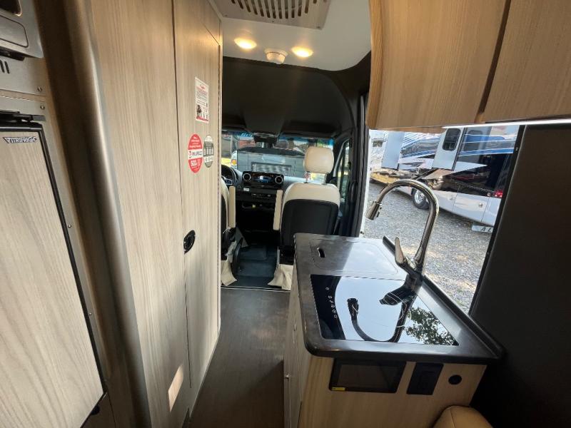 2023 Mercedes Benz Sprinter 2500 photo 3