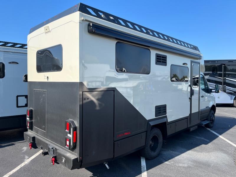 2025 Mercedes Benz Sprinter 3500 photo 2