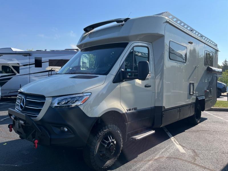 2025 Mercedes Benz Sprinter 3500 photo 4