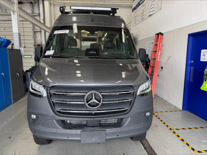 2025 Mercedes Benz Sprinter 2500 photo 3