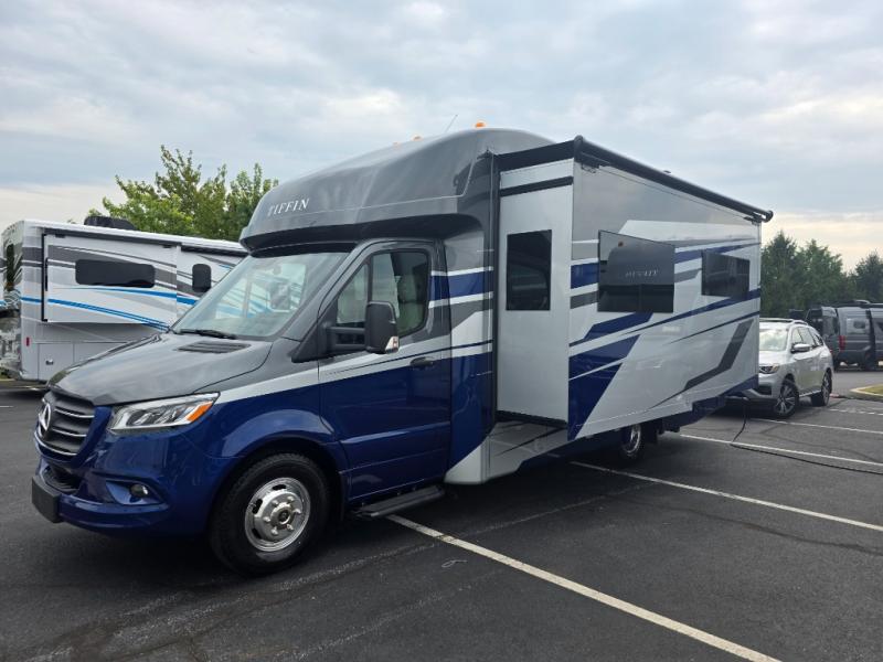 2024 Mercedes Benz Sprinter 3500 photo 4