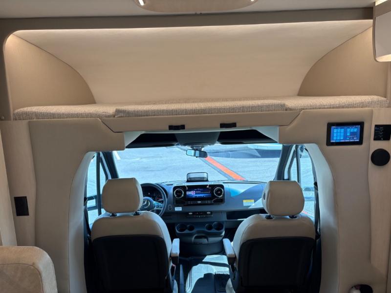 2025 Mercedes Benz Sprinter 4500 photo 4