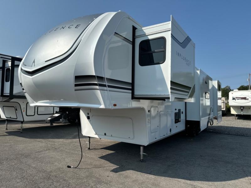 2025 Grand Design Recreational Solitude Wide body photo 3