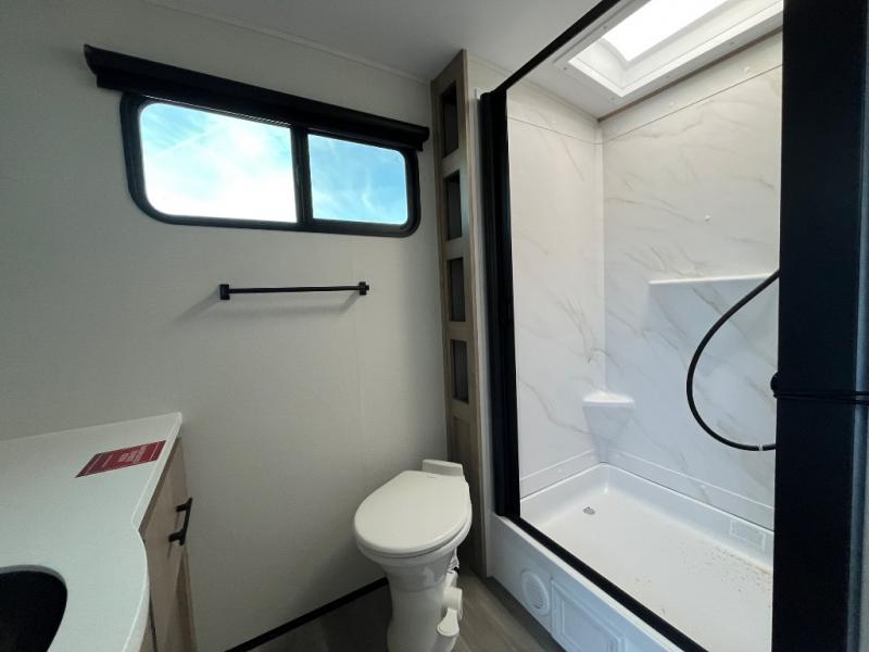 2026 Grand Design Recreational Imagine Narrow Body photo 11