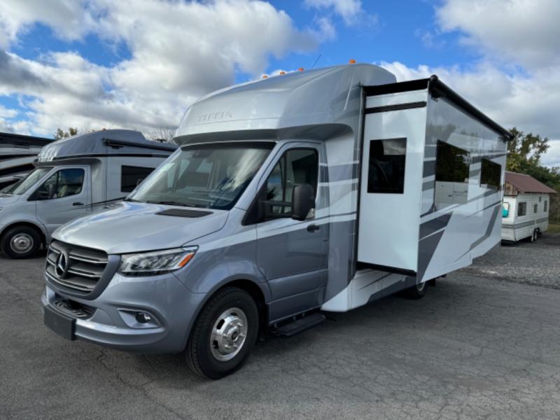 2023 Mercedes Benz Sprinter 3500 photo 2