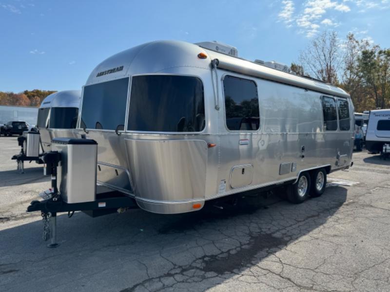 2025 Airstream International photo 2