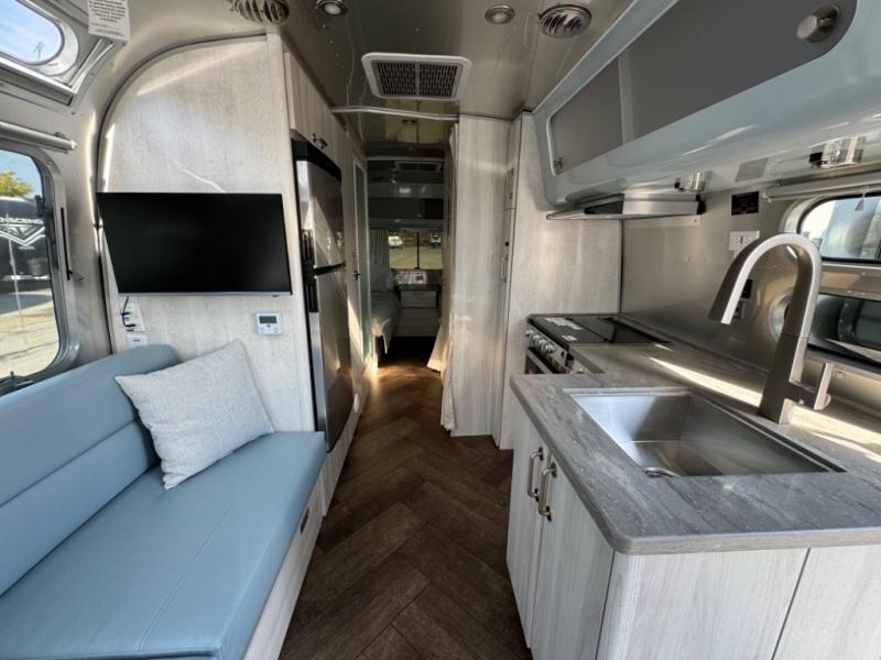 2025 Airstream International photo 6