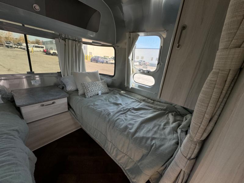 2025 Airstream International photo 8