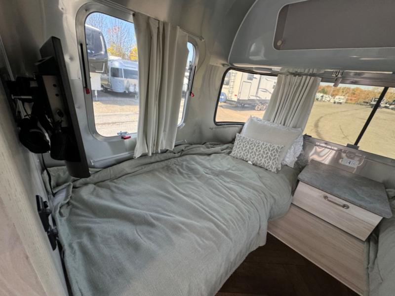 2025 Airstream International photo 9