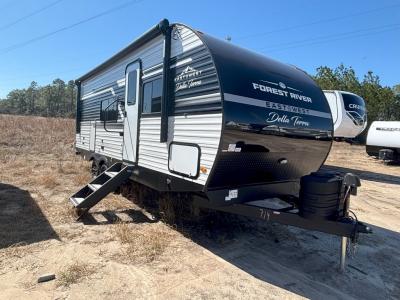 New 2025 East to West Della Terra 221ML with kitchen/living area slide and 18' awning