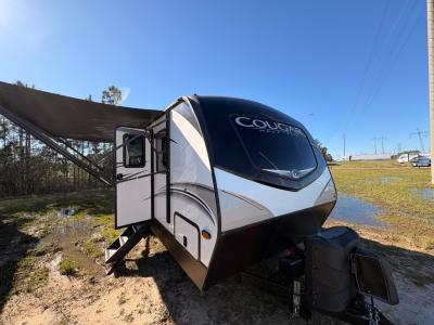Used 2021 Keystone Cougar Half-Ton 22MLS, perfect couple's trailer