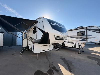 Used 2023 CrossRoads Cruiser Aire CR27MK; 30 ft fifth wheel, aerodynamic fiberglass front, power awning with LED lighting