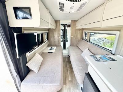 2025 Thor Tellaro 20L seating area