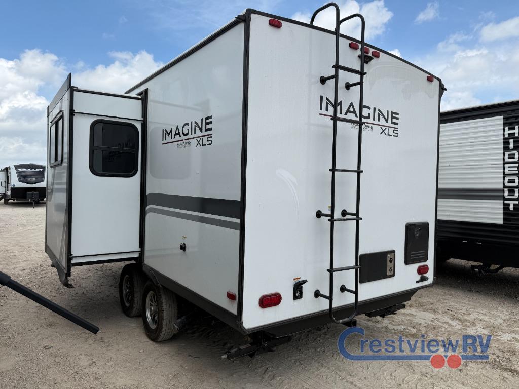 2025 Grand Design Recreational Imagine Narrow Body photo 3