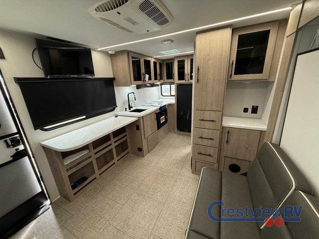 2025 Grand Design Recreational Imagine Narrow Body photo 4