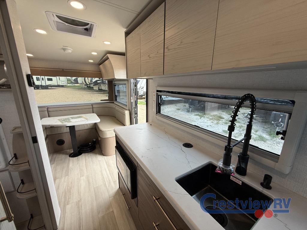 2025 Grand Design Recreational Silhouette Narrow Body photo 4