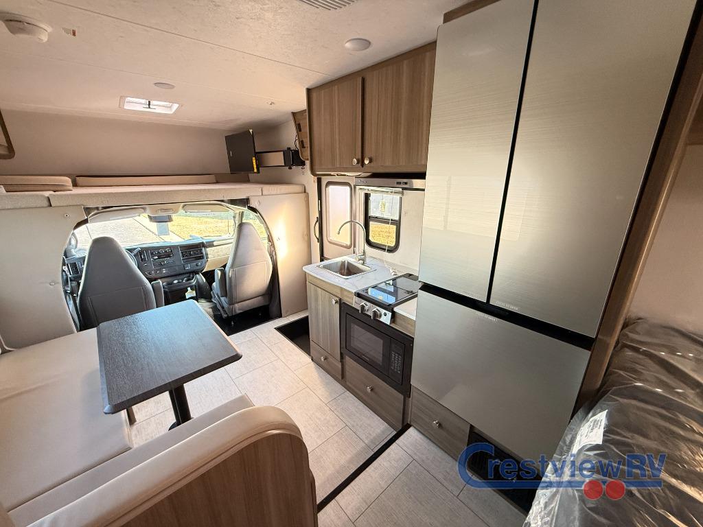 2025 Chevrolet Express 3500 Cutaway photo 4