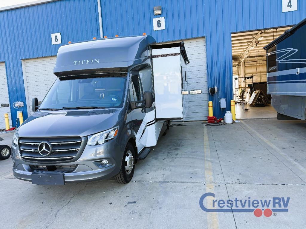2022 Mercedes Benz Sprinter photo 2