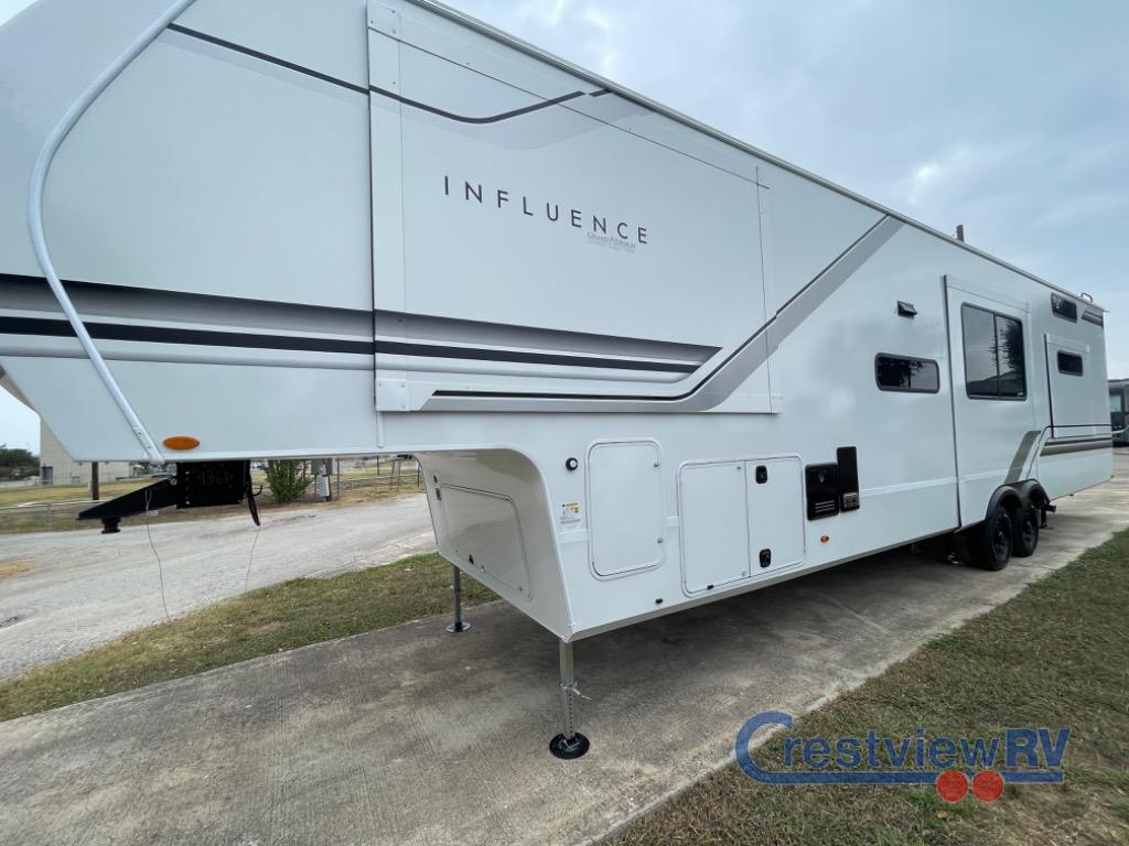 2025 Grand Design Recreational Solitude Wide body photo 4