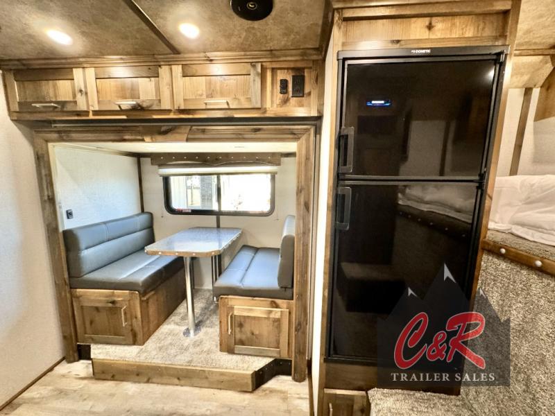 2025 Trails West classic 3 horse living quarters