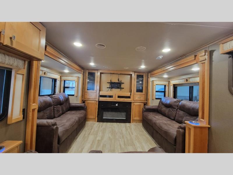 Used 2019 VanLeigh RV Vilano 375FL Fifth Wheel at Countryside RV