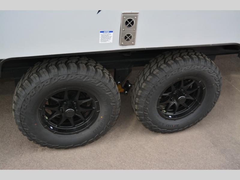 New 2025 Forest River RV Cherokee Grey Wolf Black Label 25RRTBL