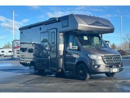 Used 2024 Dynamax isata 3 24FW Photo