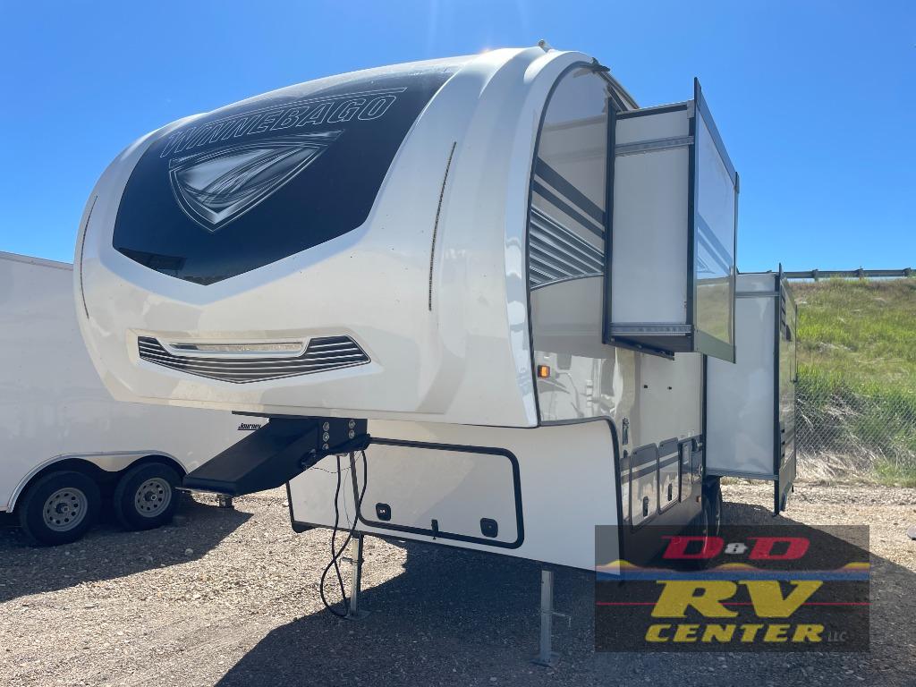 Used 2019 Winnebago Industries Towables Minnie Plus 27RLTS Fifth Wheel ...