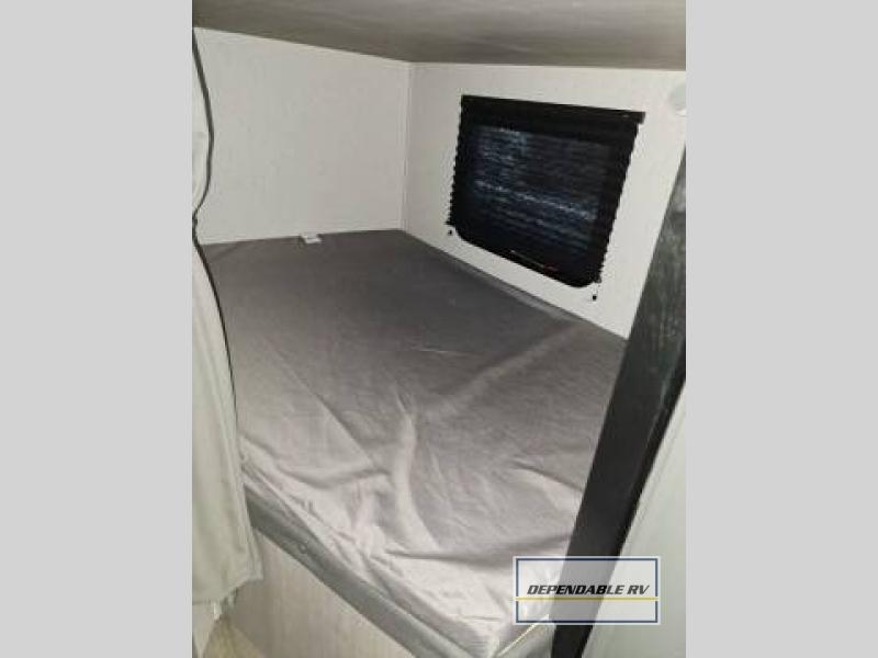 New 2024 Dutchmen RV Coleman Lantern 263BHWE Travel Trailer at