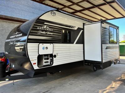 Driver's side with 42" slide out, fiberglass front cap and 15" tires