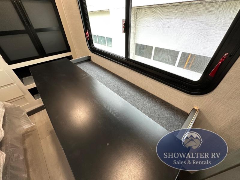 スターソルジャー New 2025 KZ Sportster X 3411X Toy Hauler Fifth Wheel at Showalter