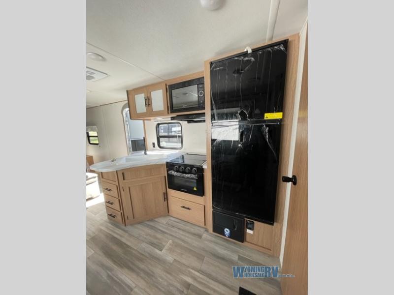 New 2023 Prime Time RV Avenger LE 21RBSLE Travel Trailer at Eastside