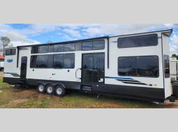 New 2024 Forest River RV Salem Grand Villa 44VIEW Photo