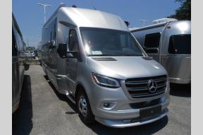 New 2025 Airstream Atlas Murphy Suite Photo