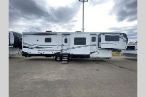 Used 2022 Jayco North Point 382FLRB Photo
