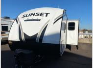Used 2023 CrossRoads RV Sunset Trail SS272BH image
