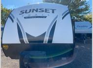 Used 2022 CrossRoads RV Sunset Trail SS253RB image