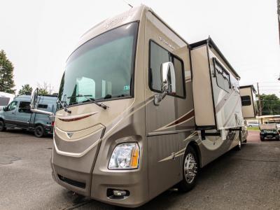 Used 2015 Fleetwood RV Discovery 37R Photo