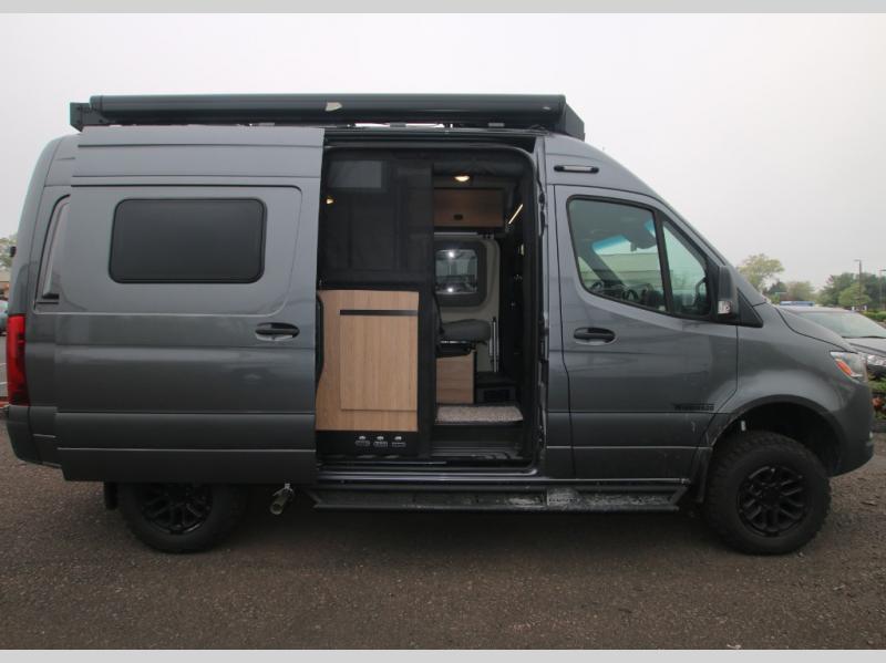 2025 Revel/44E/2025 image-4