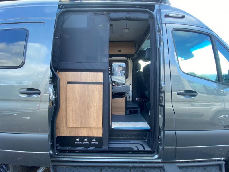 2025 Revel/44E/2025 image-18