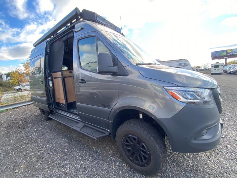 2025 Revel/44E/2025 image-17