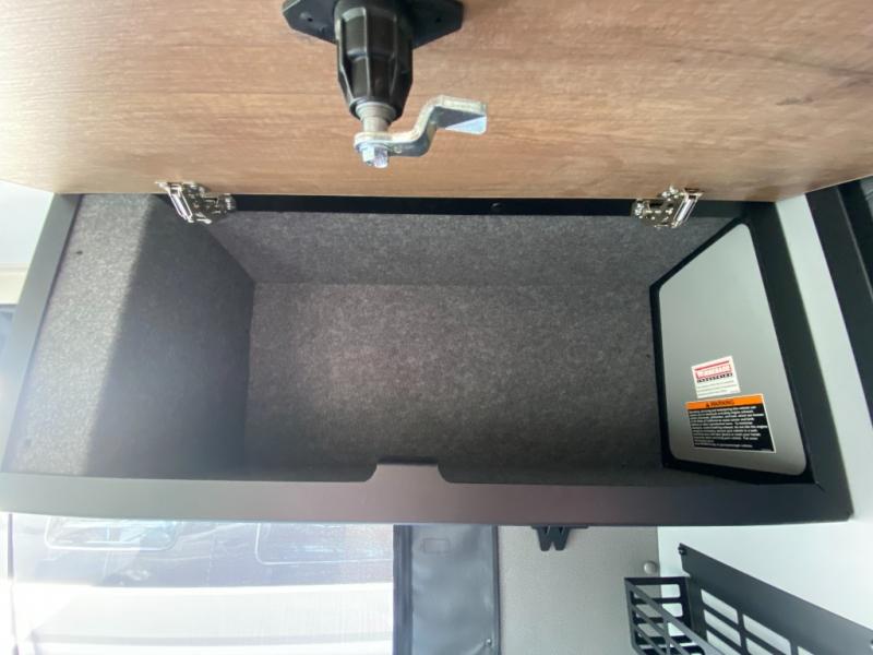 2025 Revel/44E/2025 image-25