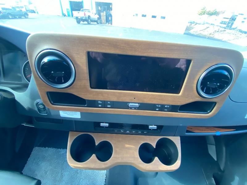 2025 Revel/44E/2025 image-32