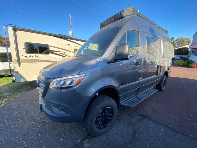 2025 Revel/44E/2025 image-4