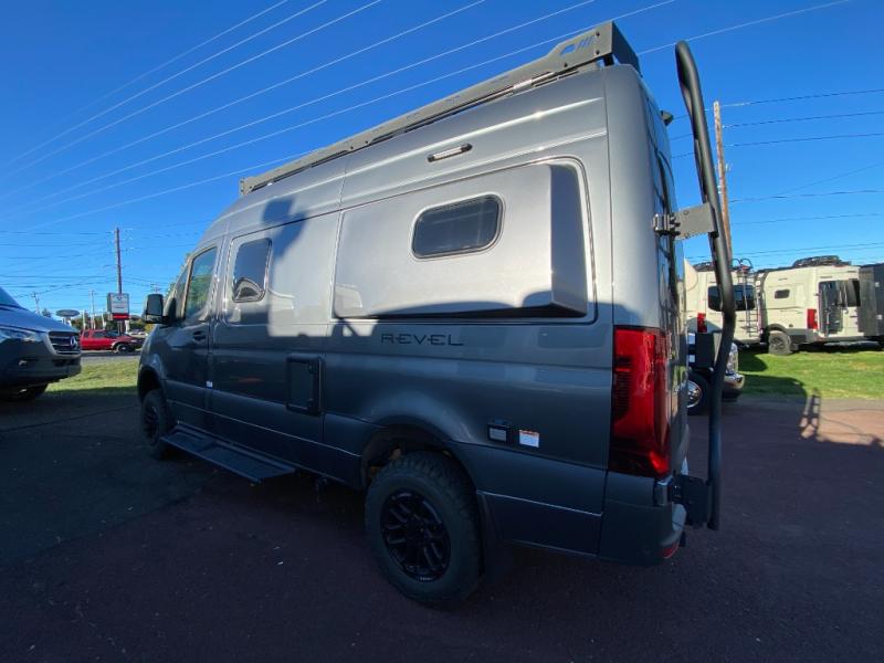 2025 Revel/44E/2025 image-6