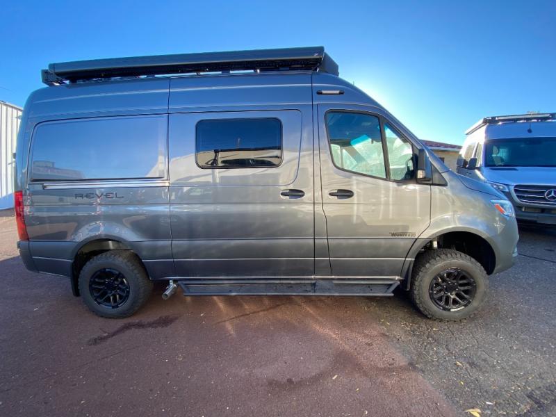 2025 Revel/44E/2025 image-16