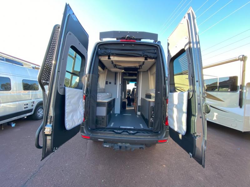 2025 Revel/44E/2025 image-8