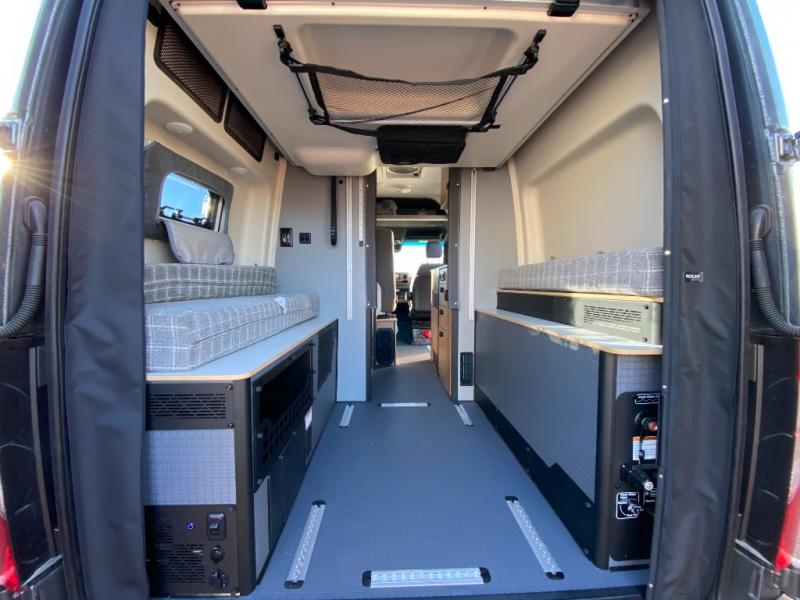 2025 Revel/44E/2025 image-9