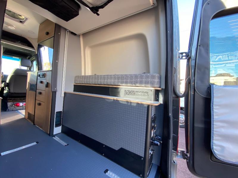 2025 Revel/44E/2025 image-12